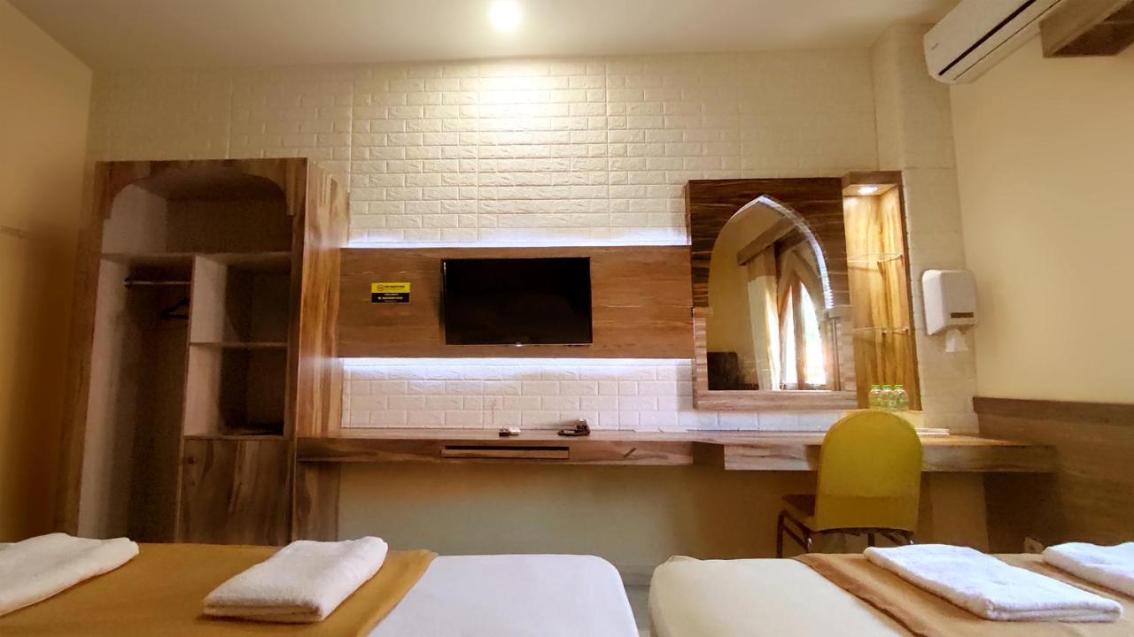 Hotel Syariah Larismanis Семаранг Екстер'єр фото